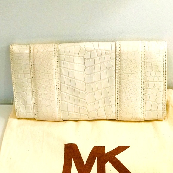 Authentic Michael Kors White Crocodile Gold Buckle Clutch - Picture 2 of 6